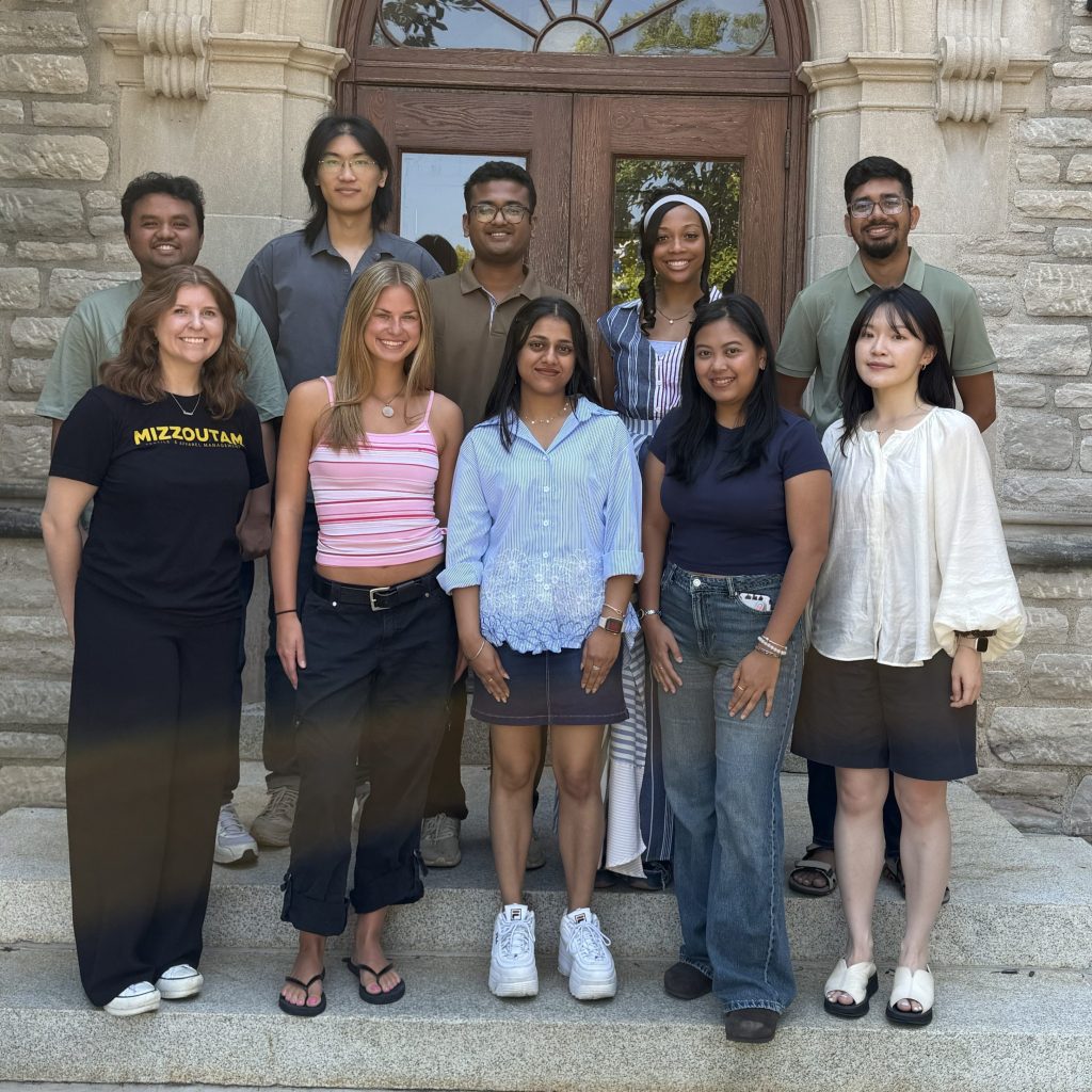 Group of students posing for a photo